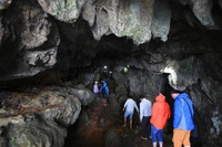 Definition & pronunciation of cavern