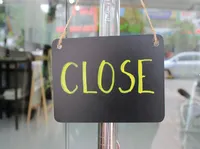 close की परिभाषा और उच्चारण